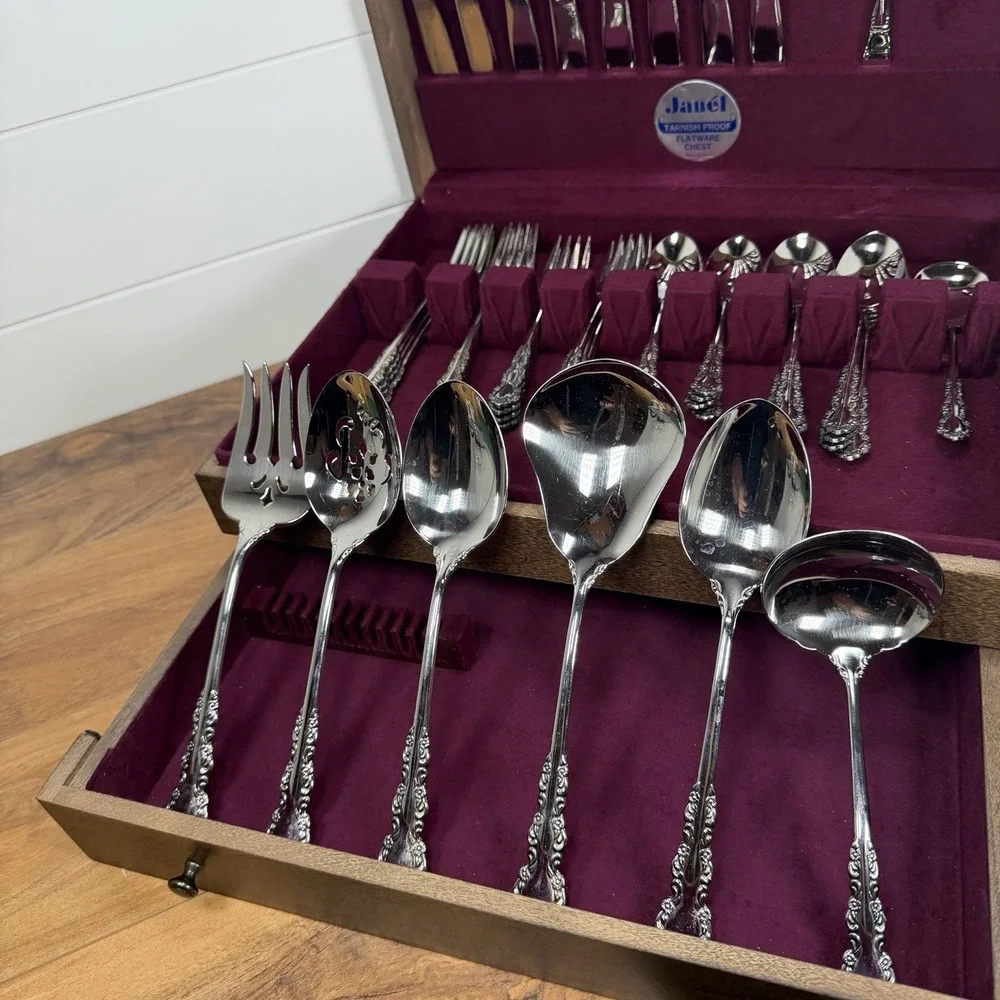 Oneida Shelley Cube Stainless Flatware 48 Pcs. 8 Settings + Serving Ware + Case